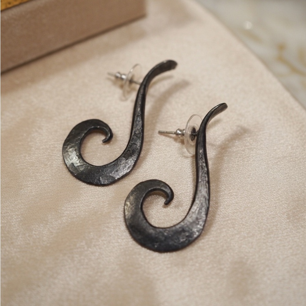 Hammered Gunmetal Tone Swirl Dangle Earrings Boho Artisan Scroll Drop Earrings